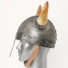 Vikinská helma s nánosníkem a rohy