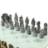 Šachové figurky se skleněnou šachovnicí Upíři