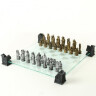Šachové figurky se skleněnou šachovnicí Upíři