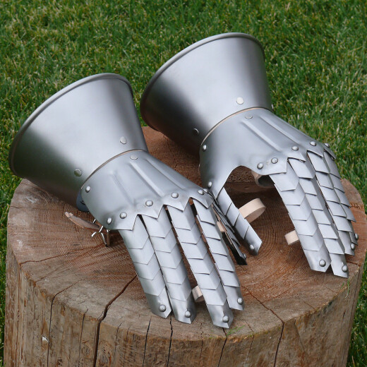Gotické plátové rukavice bojové