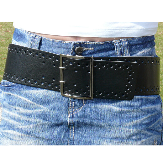 Wide belt decorated with notches