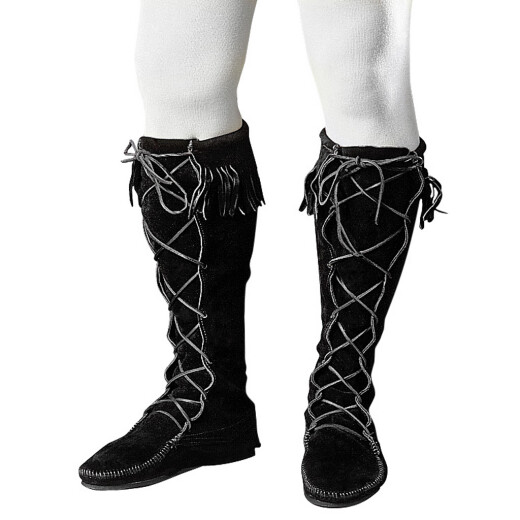 Black boots with fringes