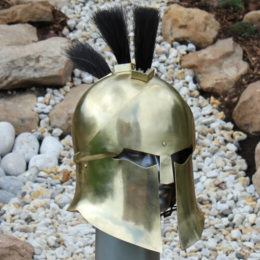 Corinthian helmet with three-part-crest