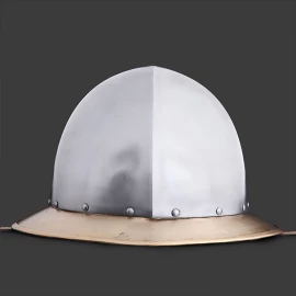 Železný klobouk s krátkou mosaznou krempou