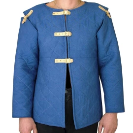 Quilted tunic with buckle fastening