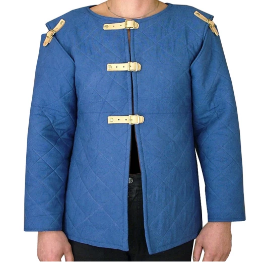 Quilted tunic with buckle fastening