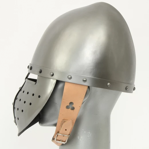 Cabaset with large facial guard