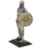 Válečník v šupinové zbroji a sponkové přilbě 10. století, soška - výprodej