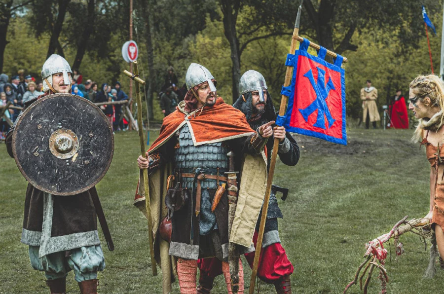 Z historie pochev a závěsníků (2. díl): od středověku do moderní éry