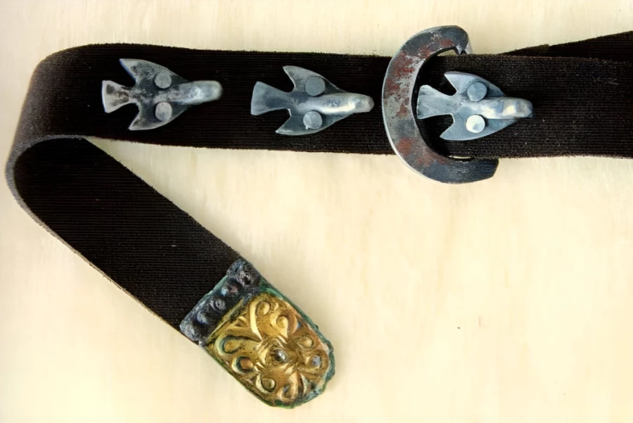 Z historie pochev a závěsníků (2. díl): od středověku do moderní éry