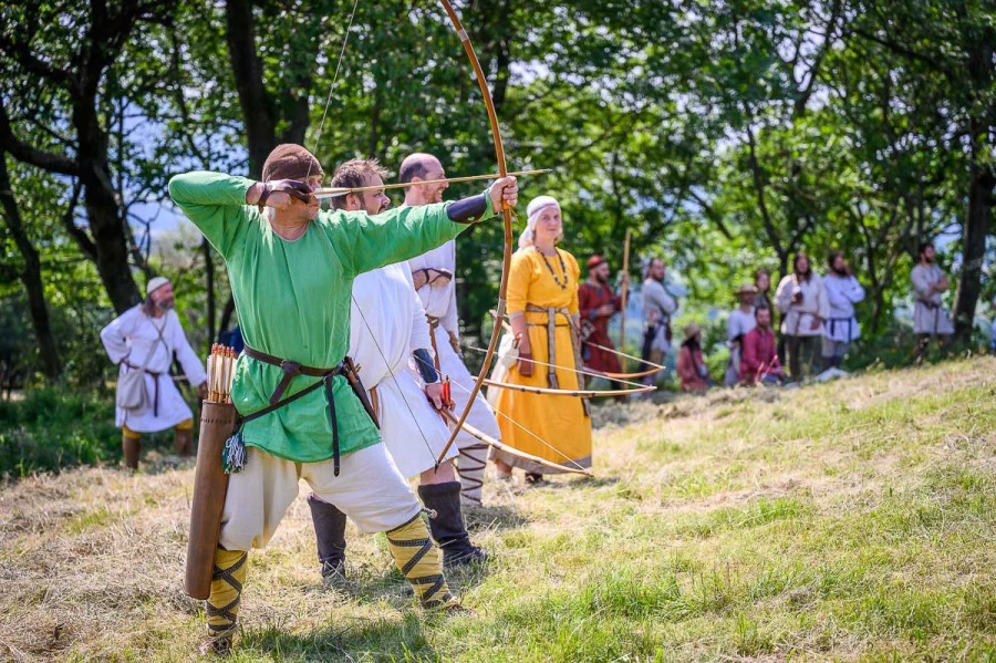 Z historie pochev a závěsníků (2. díl): od středověku do moderní éry